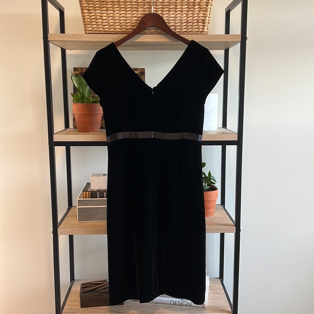 Bloomingdale's Velveteen Rayon/Silk V-neck Evening Gown Dress (LBD), 10 - Picture 4 of 6